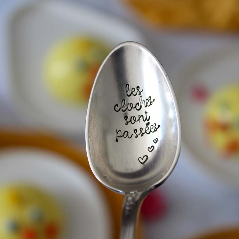 Cuillère gravée de Pâques "Les cloches sont passées"