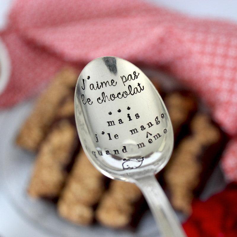 Cuillère gravée "J'aime pas le chocolat... mais j'le mange quand même"